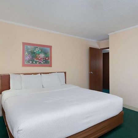 Norwood Inn & Suites Indianapolis East Post Drive Esterno foto