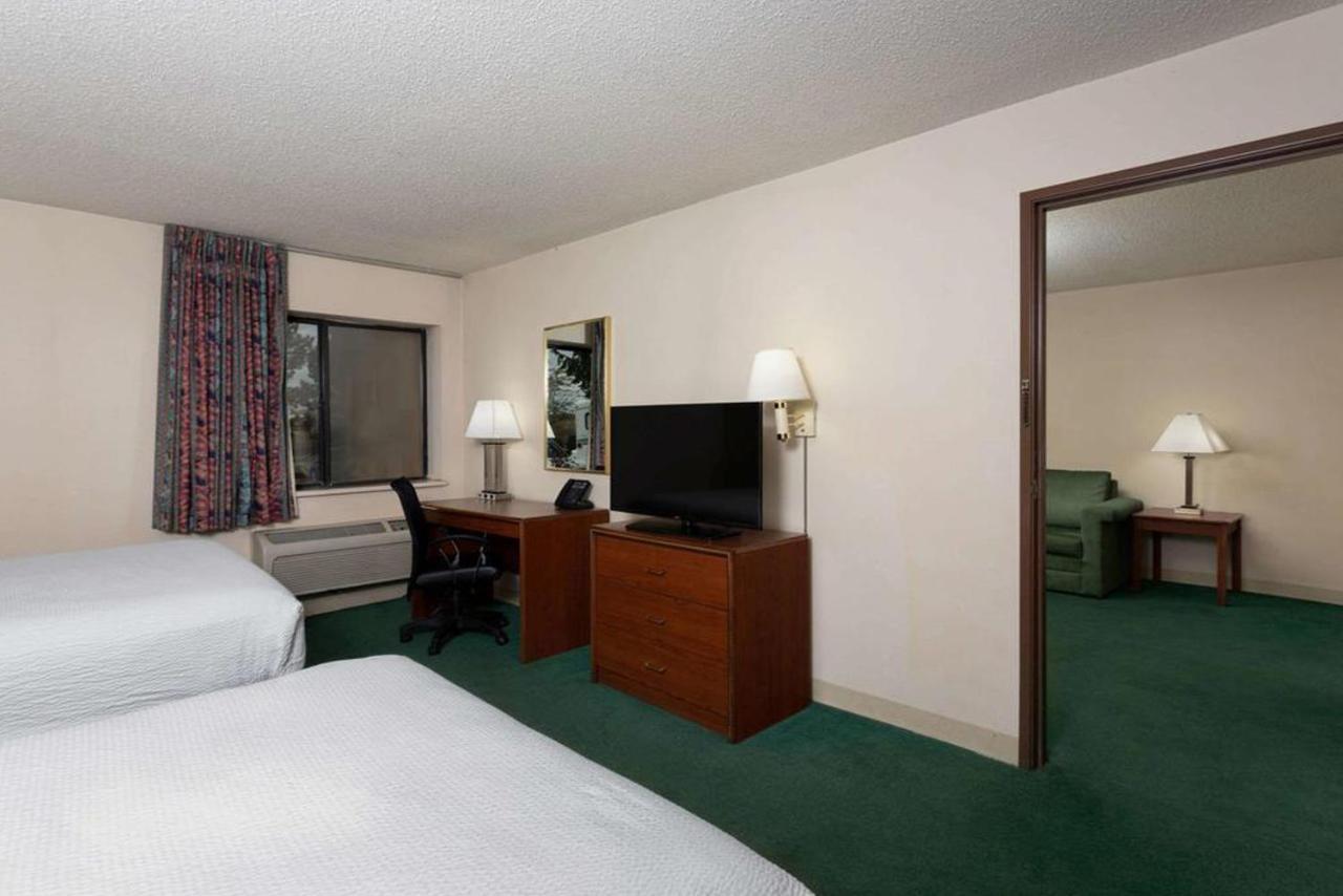 Norwood Inn & Suites Indianapolis East Post Drive Esterno foto