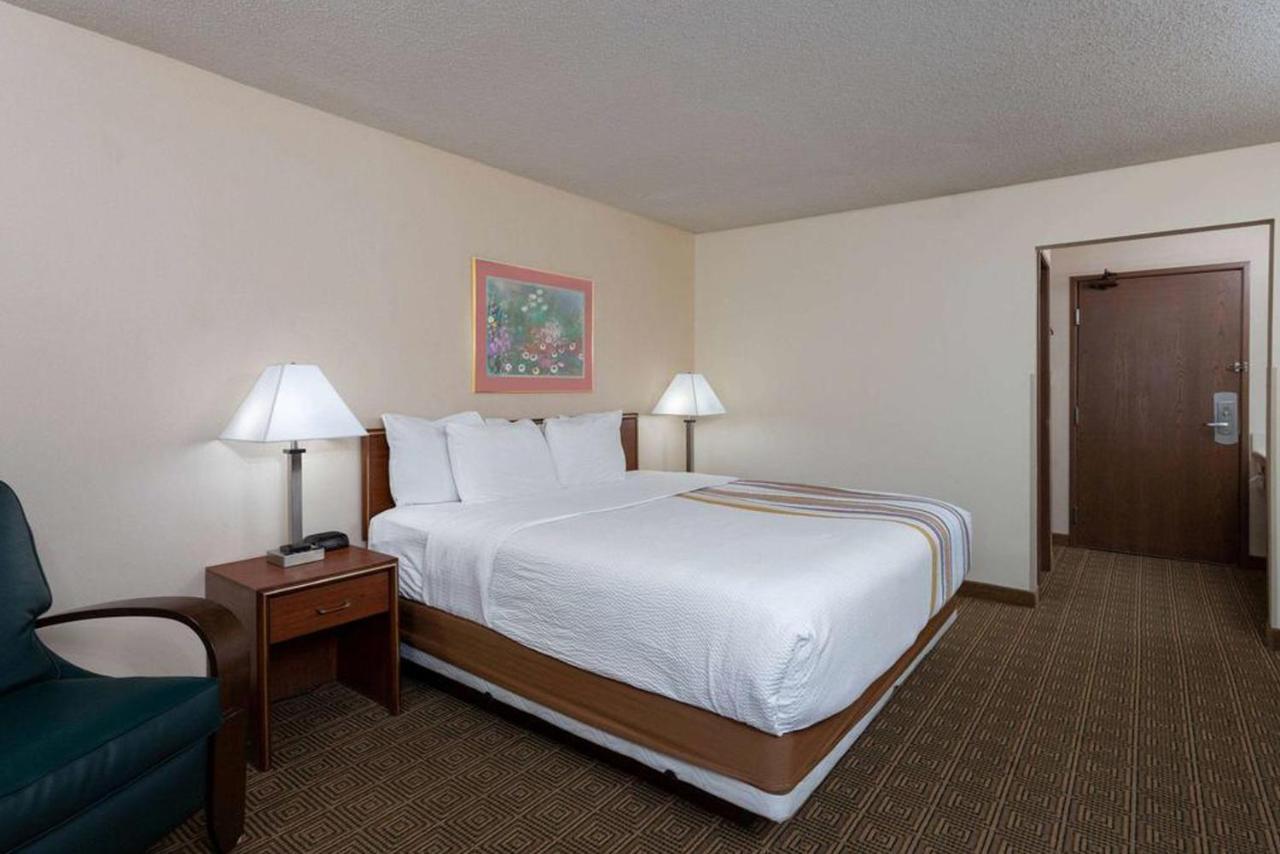 Norwood Inn & Suites Indianapolis East Post Drive Esterno foto