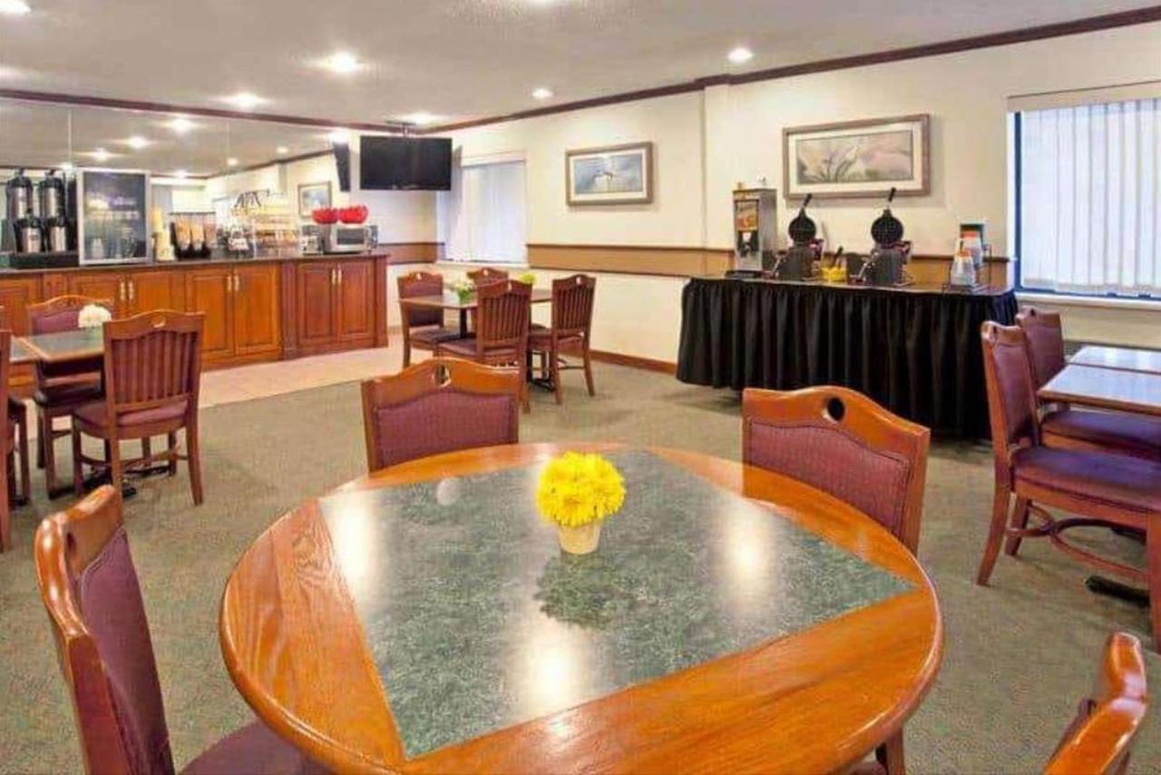 Norwood Inn & Suites Indianapolis East Post Drive Esterno foto