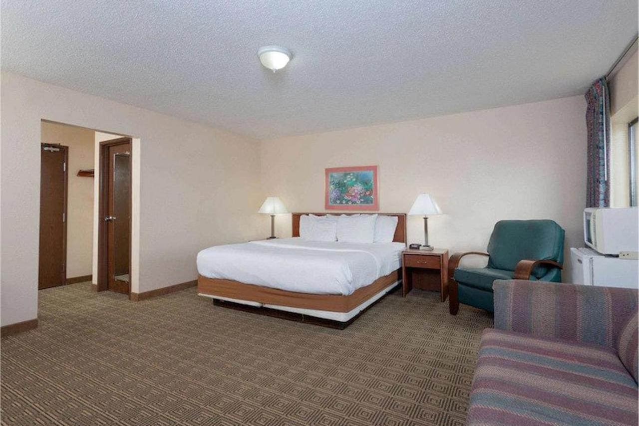 Norwood Inn & Suites Indianapolis East Post Drive Esterno foto