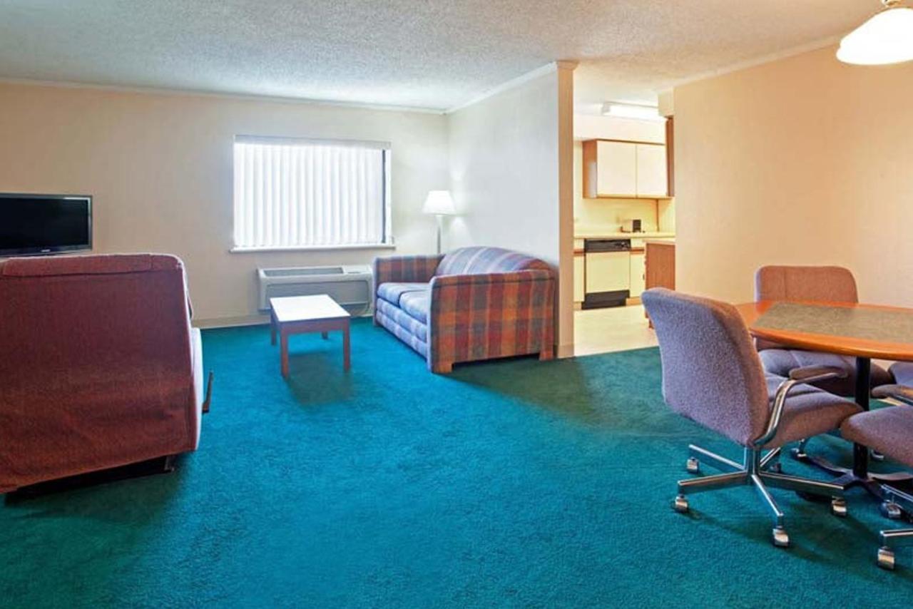 Norwood Inn & Suites Indianapolis East Post Drive Esterno foto