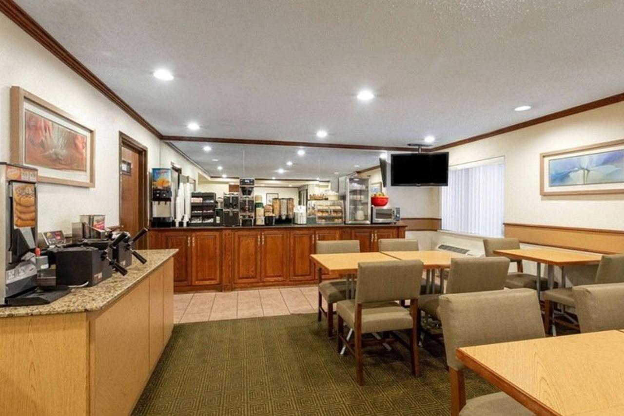 Norwood Inn & Suites Indianapolis East Post Drive Esterno foto