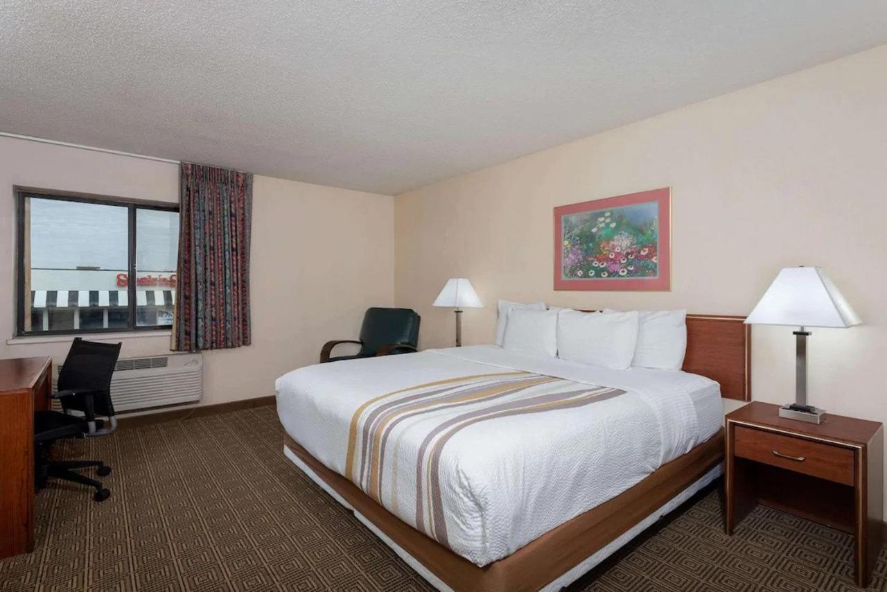 Norwood Inn & Suites Indianapolis East Post Drive Esterno foto
