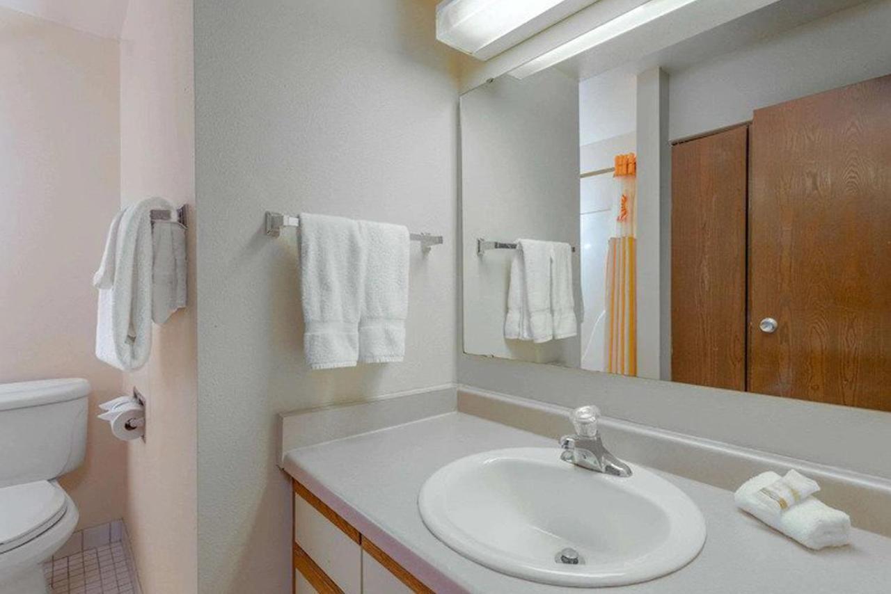 Norwood Inn & Suites Indianapolis East Post Drive Esterno foto