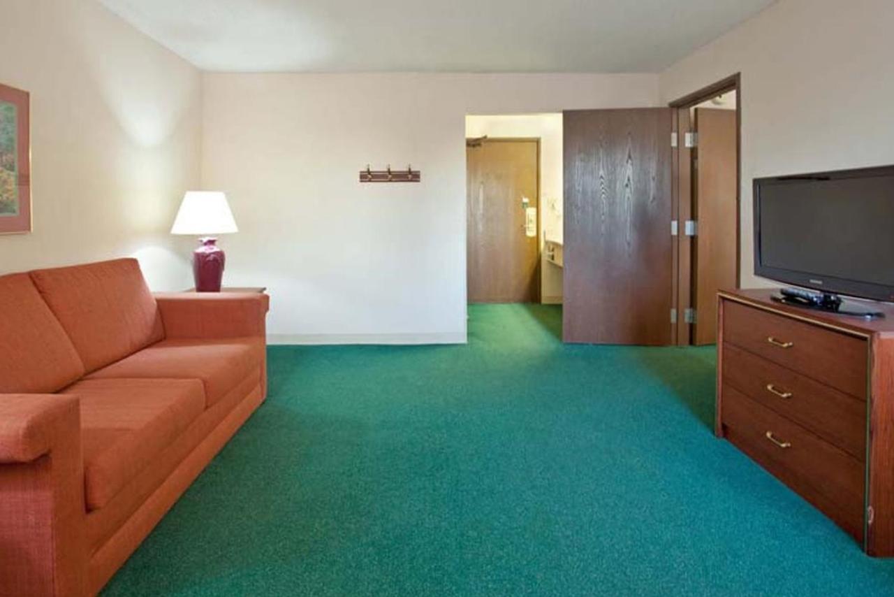 Norwood Inn & Suites Indianapolis East Post Drive Esterno foto