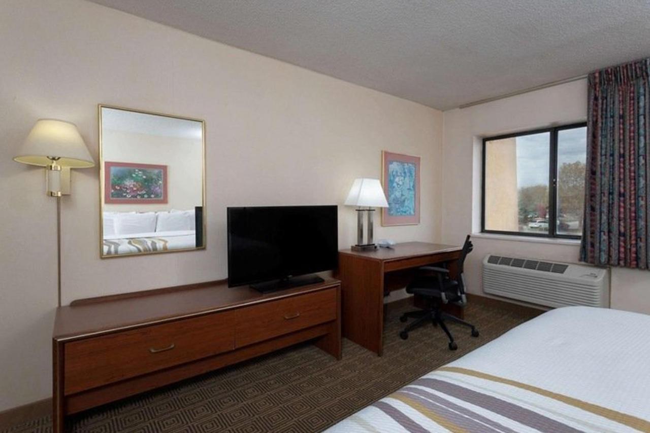 Norwood Inn & Suites Indianapolis East Post Drive Esterno foto