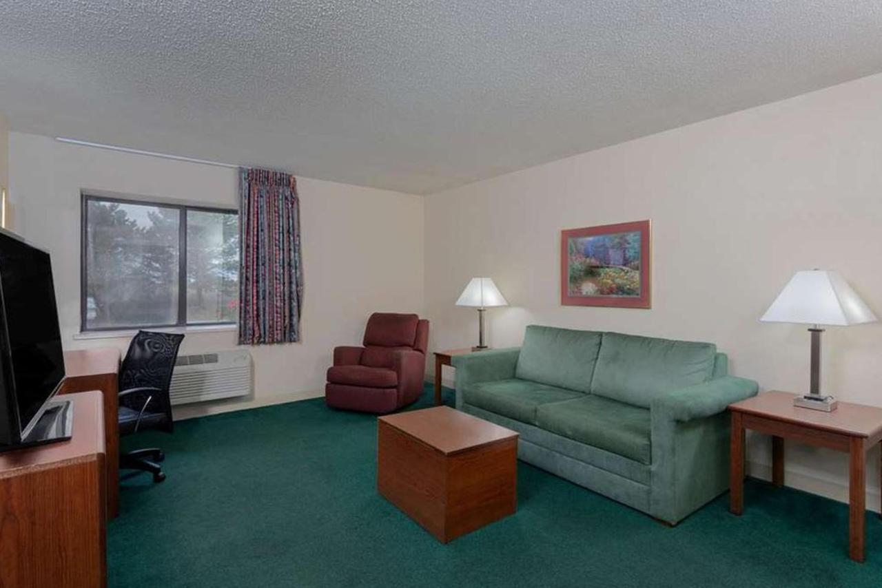Norwood Inn & Suites Indianapolis East Post Drive Esterno foto