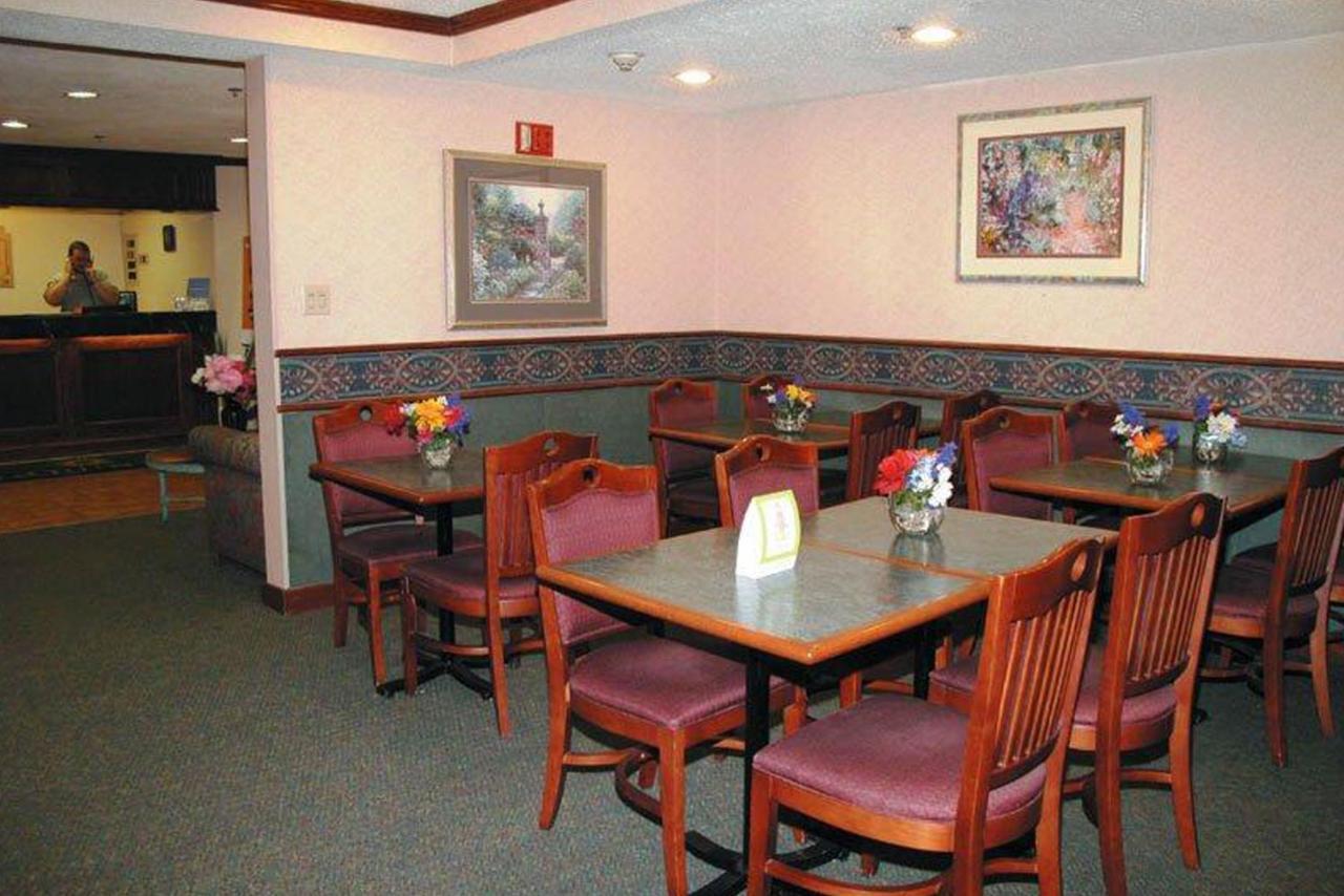 Norwood Inn & Suites Indianapolis East Post Drive Esterno foto