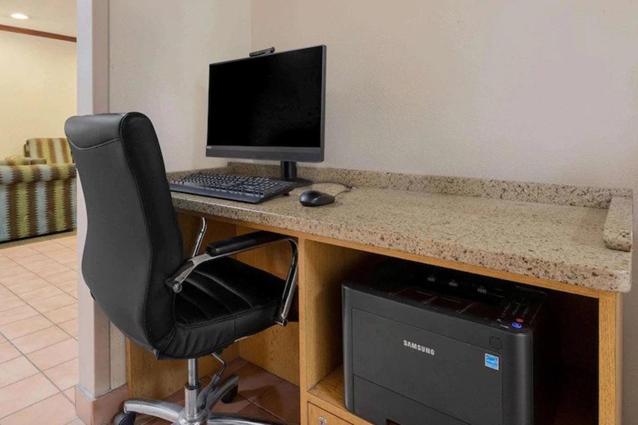 Norwood Inn & Suites Indianapolis East Post Drive Esterno foto