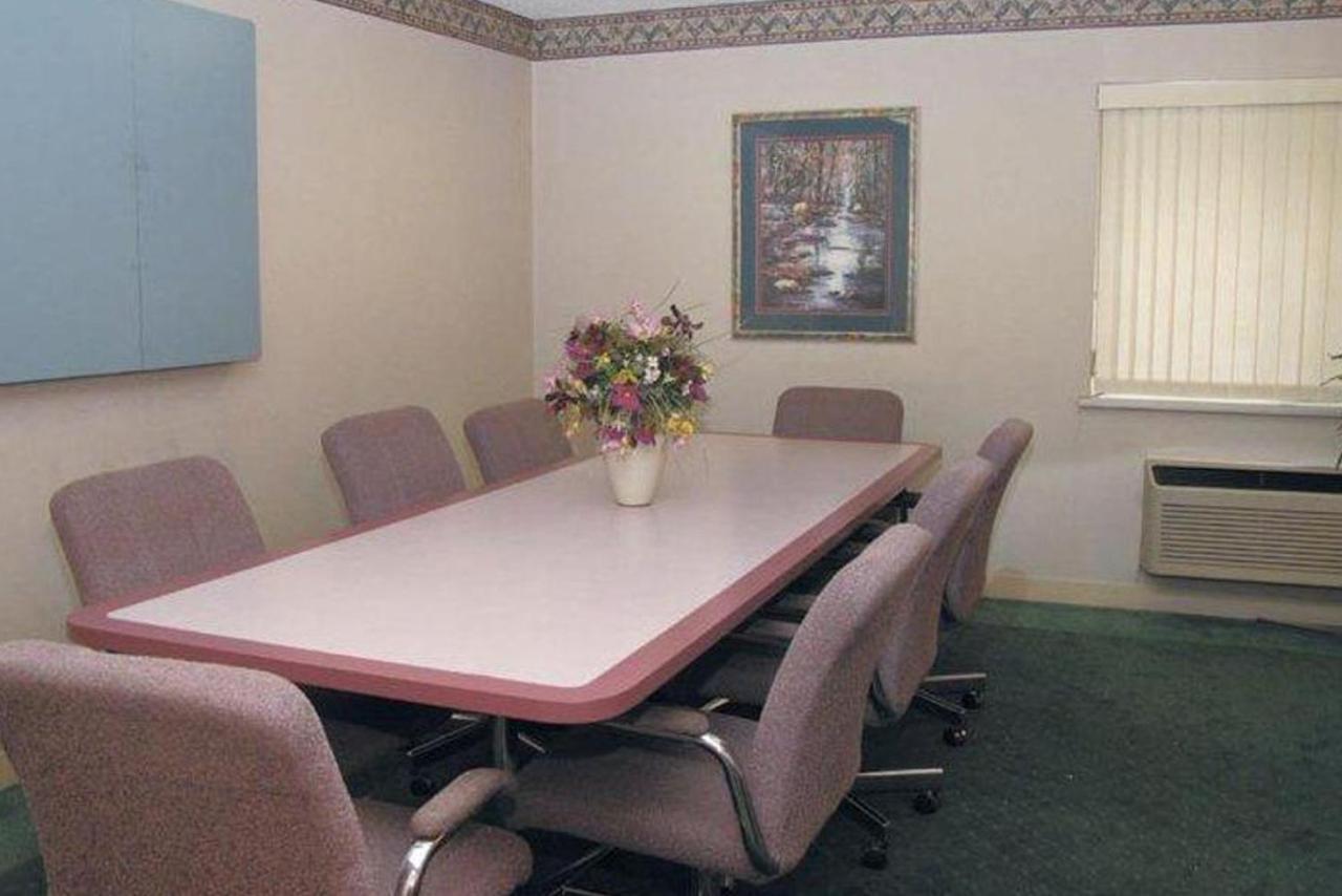 Norwood Inn & Suites Indianapolis East Post Drive Esterno foto